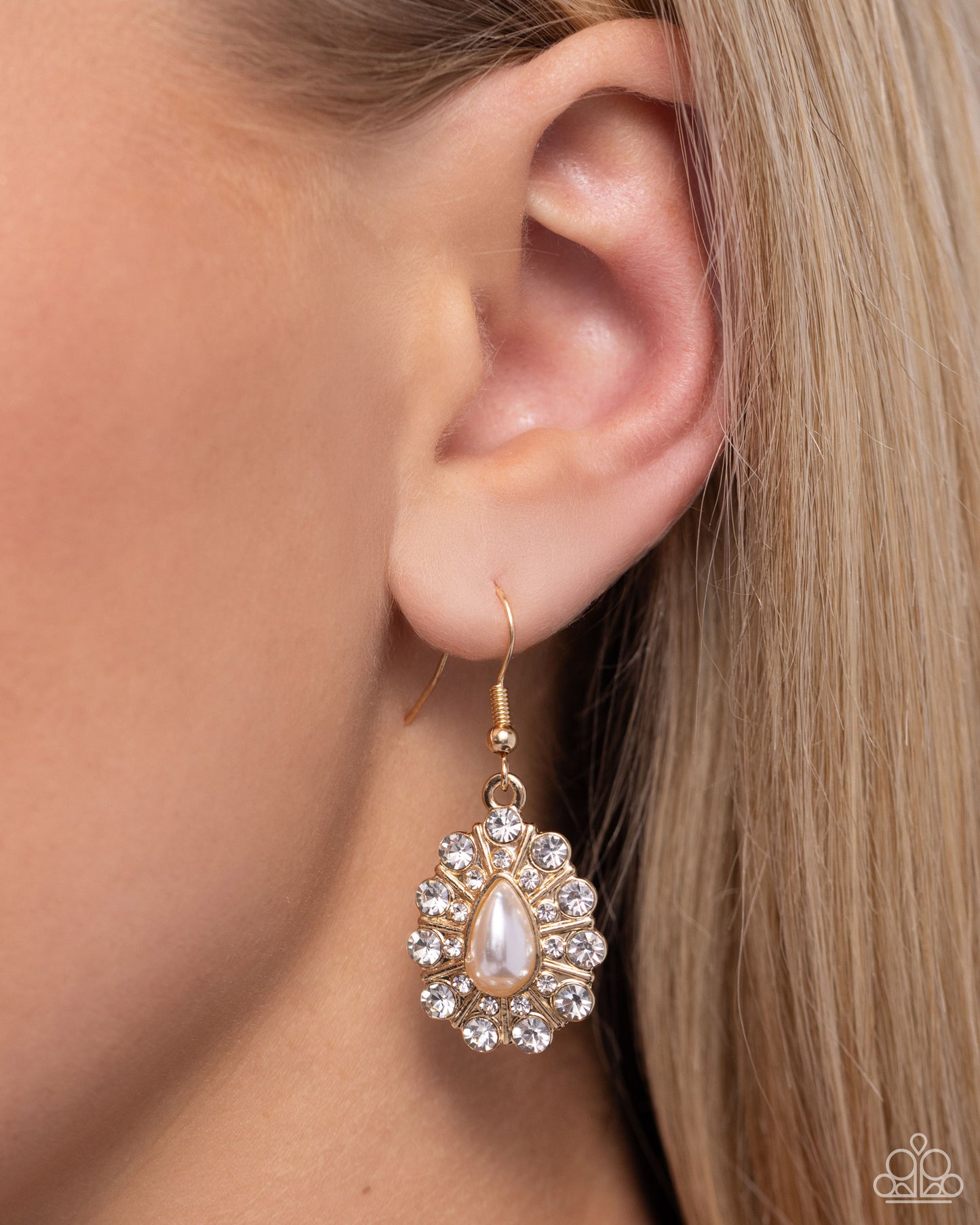 Extroverted Elegance - Gold