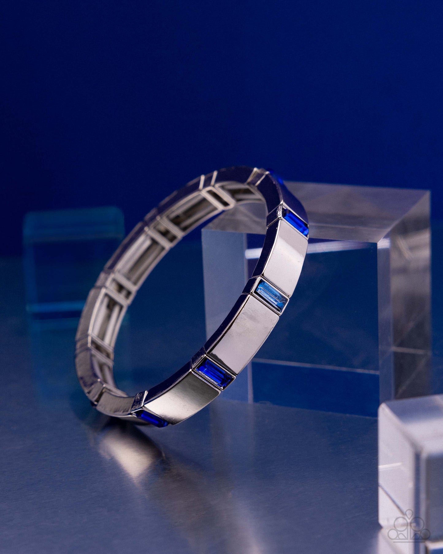 Glistening Gesture - Blue